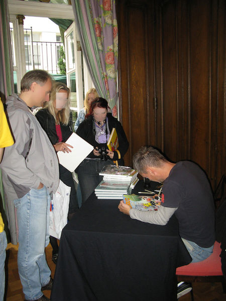 Fil:Raptus 2009-Signering-Øverli x.jpg